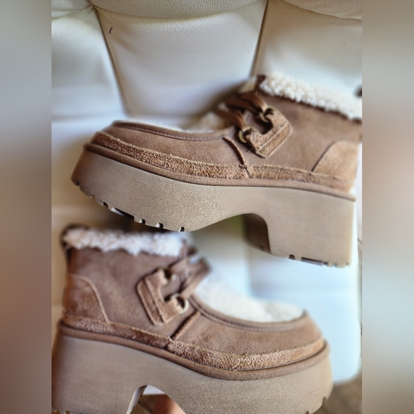 Size 9 - UGG Classic Cozy Tan Shearling Women's Platform Shoes - Picture 8 of 15